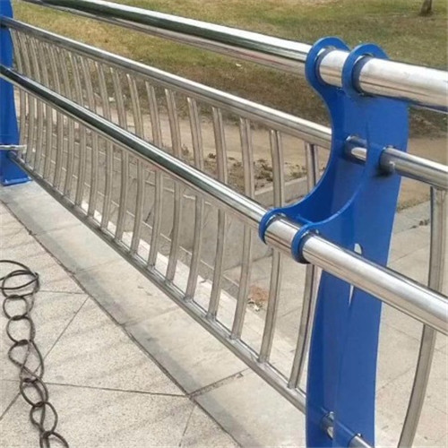 不锈钢复合管河道护栏防撞的价格被什么所影响着？