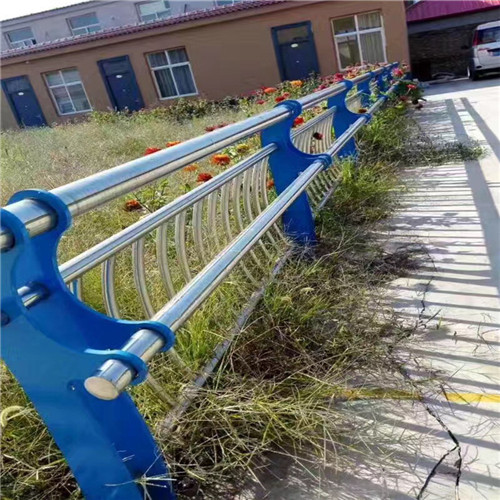 不锈钢碳素复合管栏杆桥梁防撞护栏市场的运行整体呈现弱势回调态势