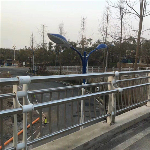 复合管隔离护栏价格将呈弱势钢厂出厂价格下跌