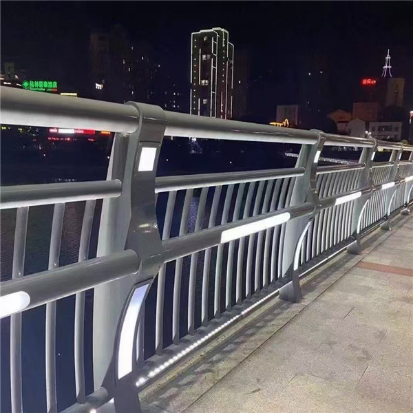 刚泽护栏