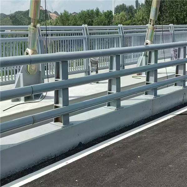 刚泽护栏